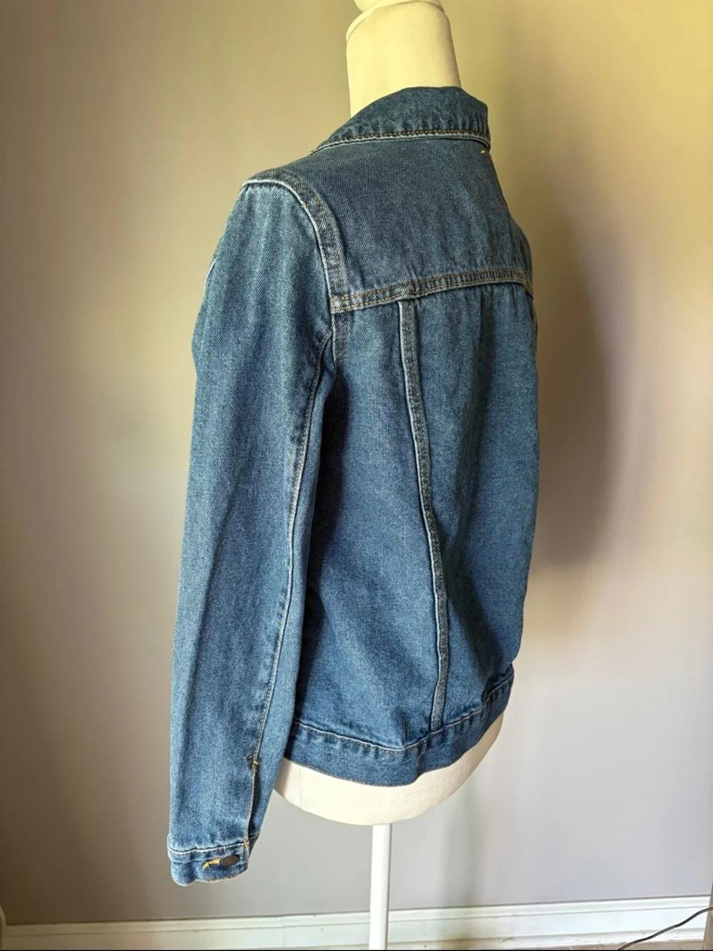 LEVI’S Medium Wash Denim Jacket